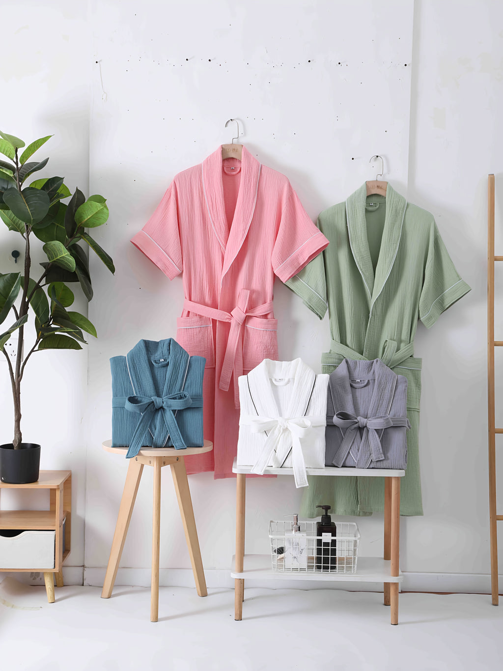 Women's short bathrobe