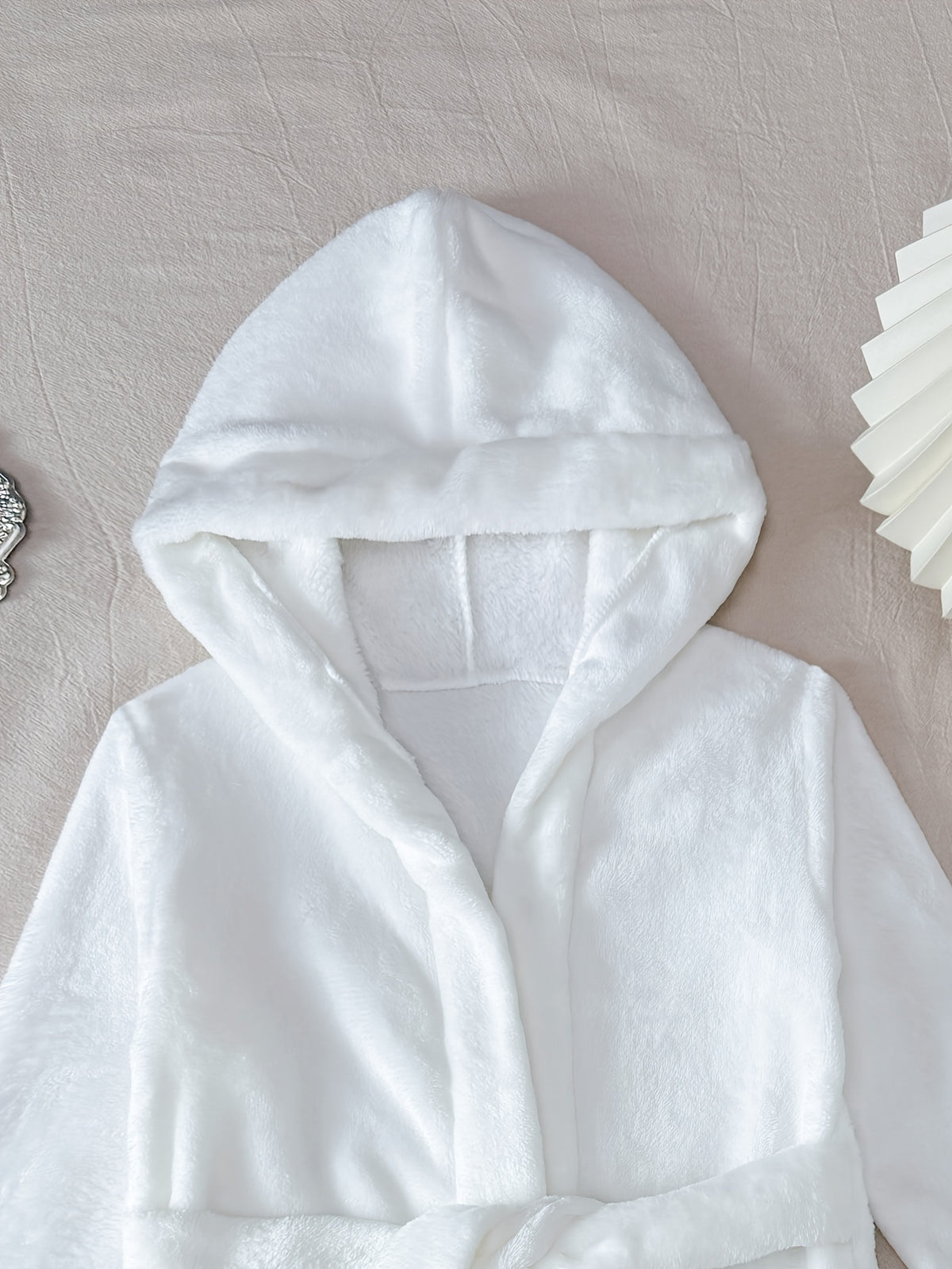 Kids' white hooded flannel bathrobe