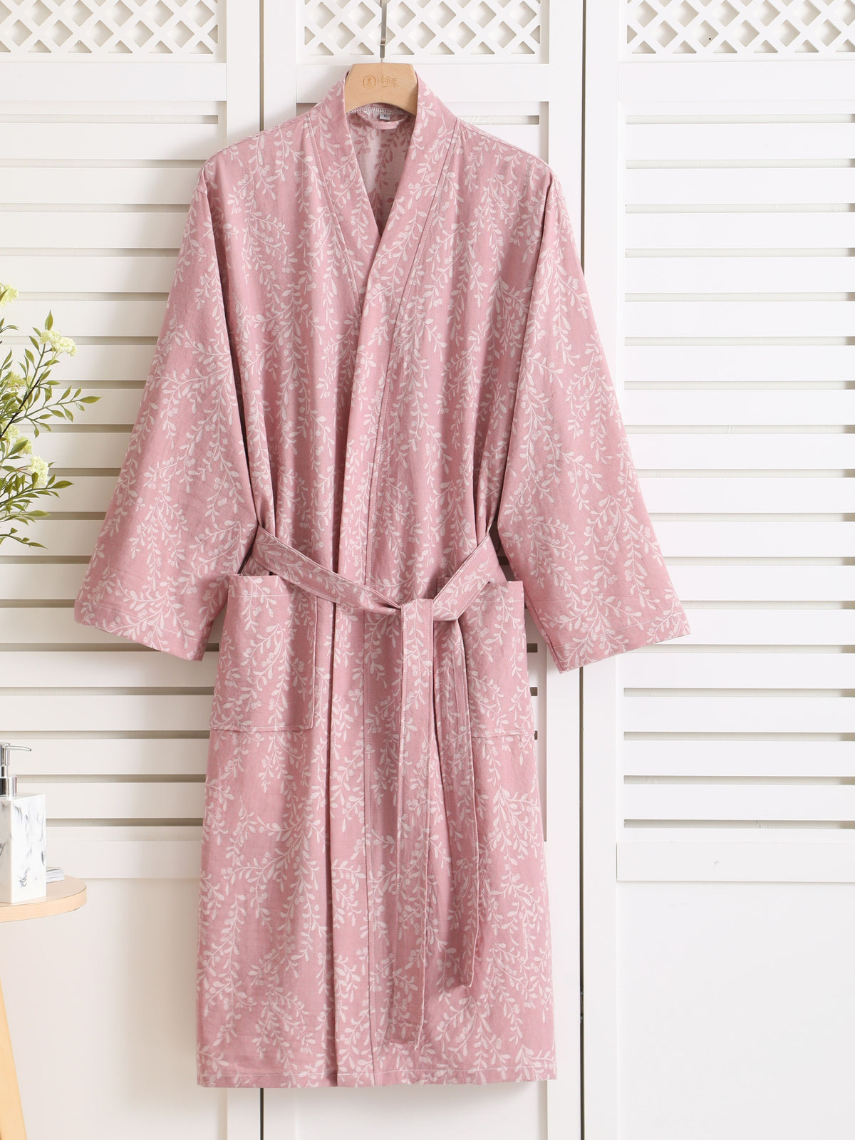 Women's bathrobe