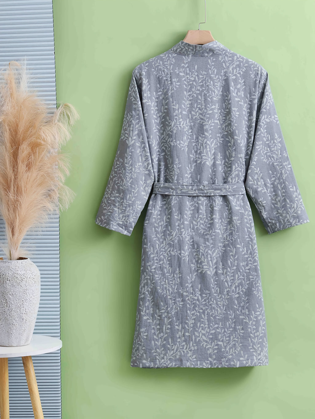 Women's bathrobe