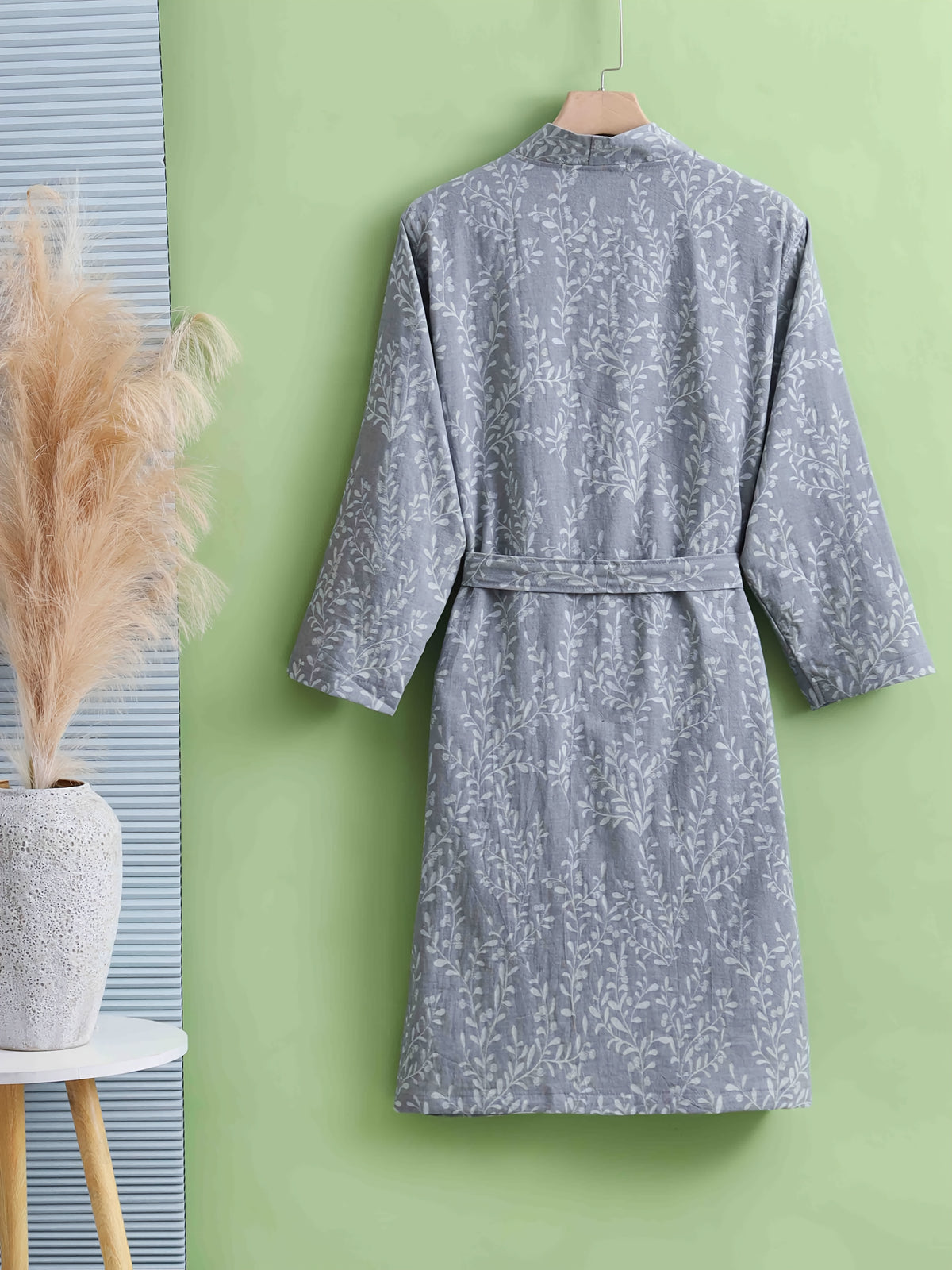 Women's bathrobe