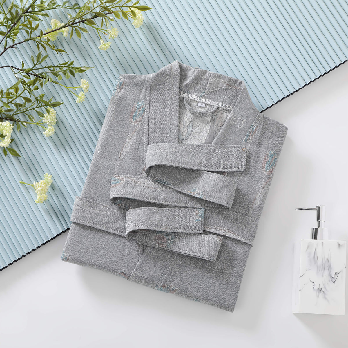 Women's jacquard bathrobe