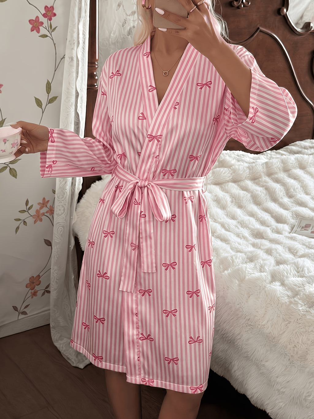 Girls' pink striped bow dressing gown
