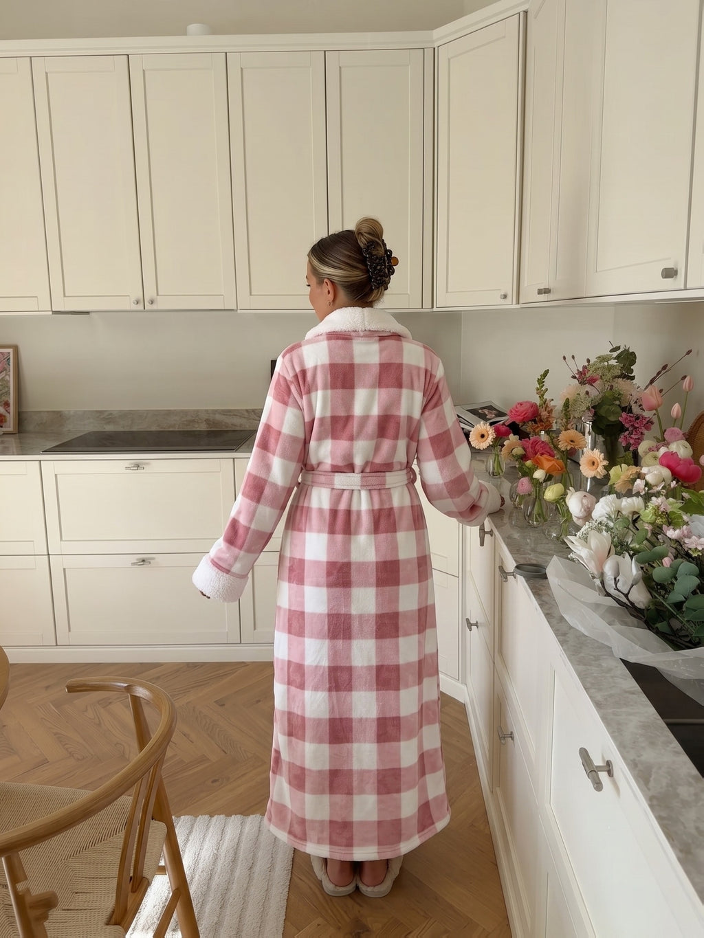 Women's pink checked plush dressing gown