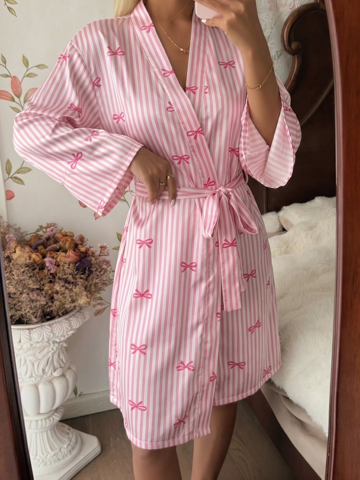 Girls' pink striped bow dressing gown Image