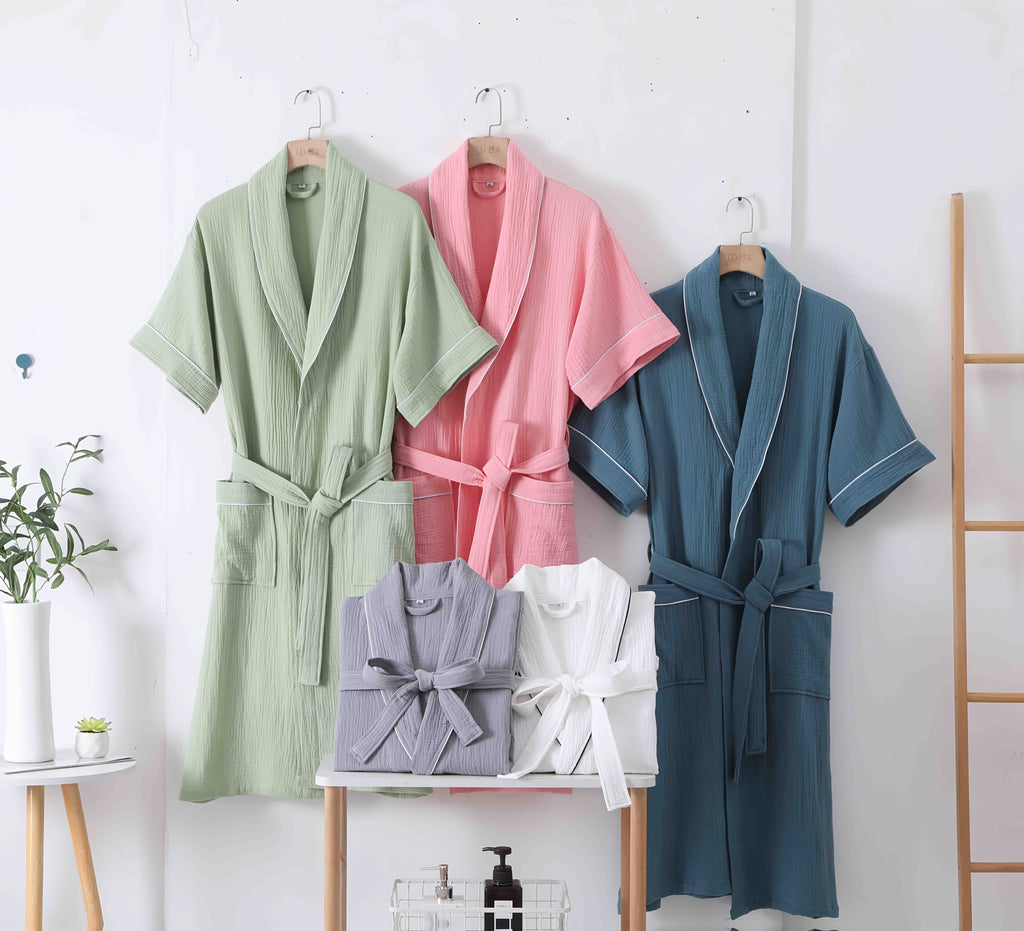 Women's short bathrobe