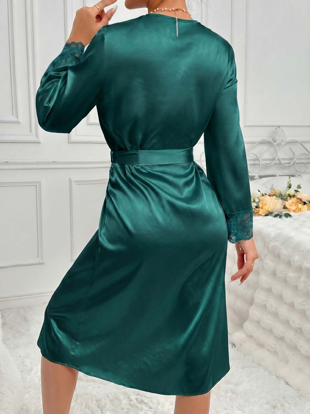 Women's satin dressing gown with lace trim