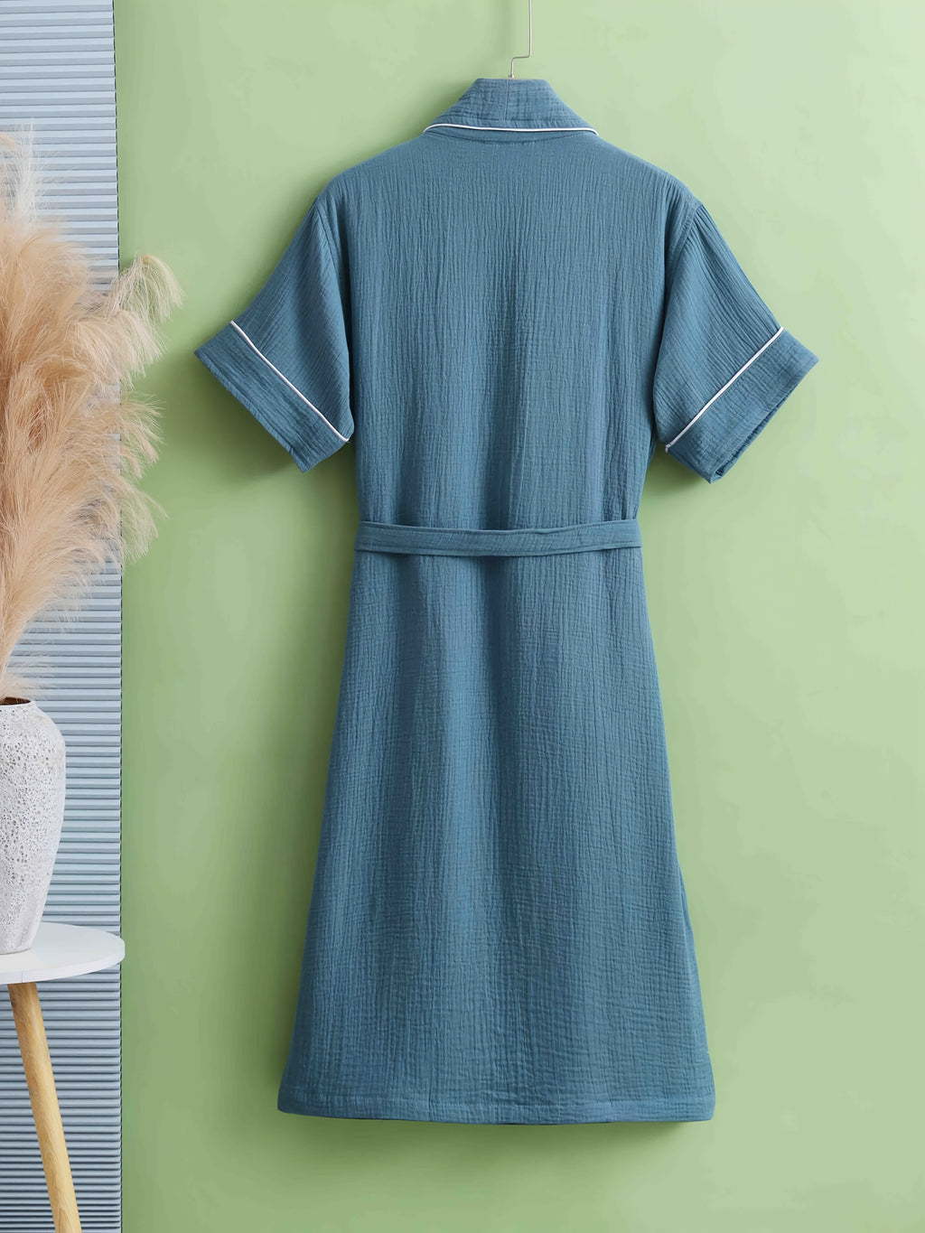 Women's short bathrobe