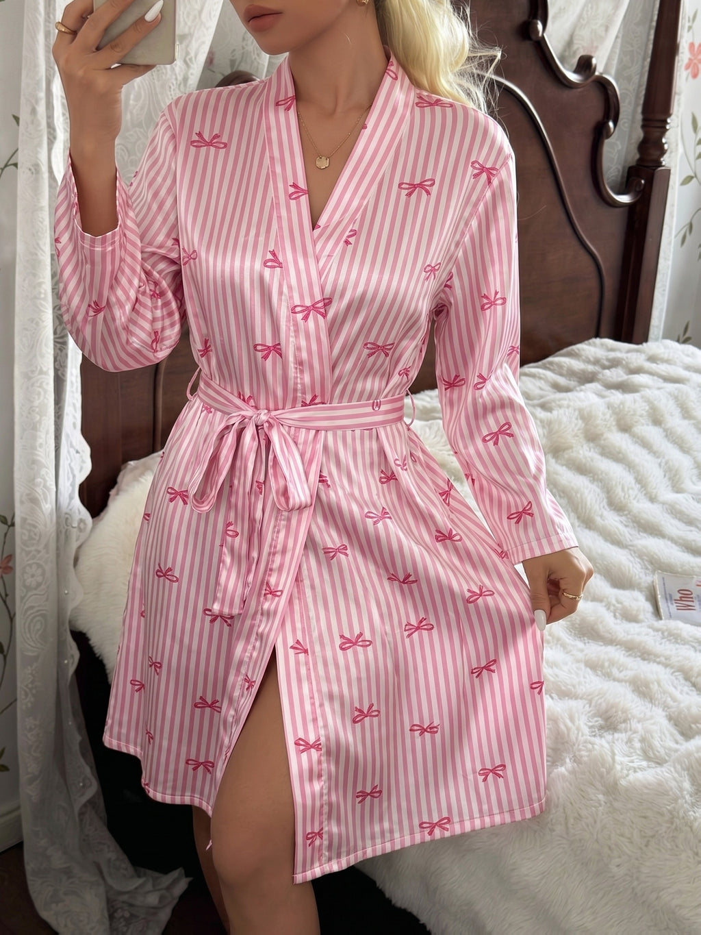 Girls' pink striped bow dressing gown