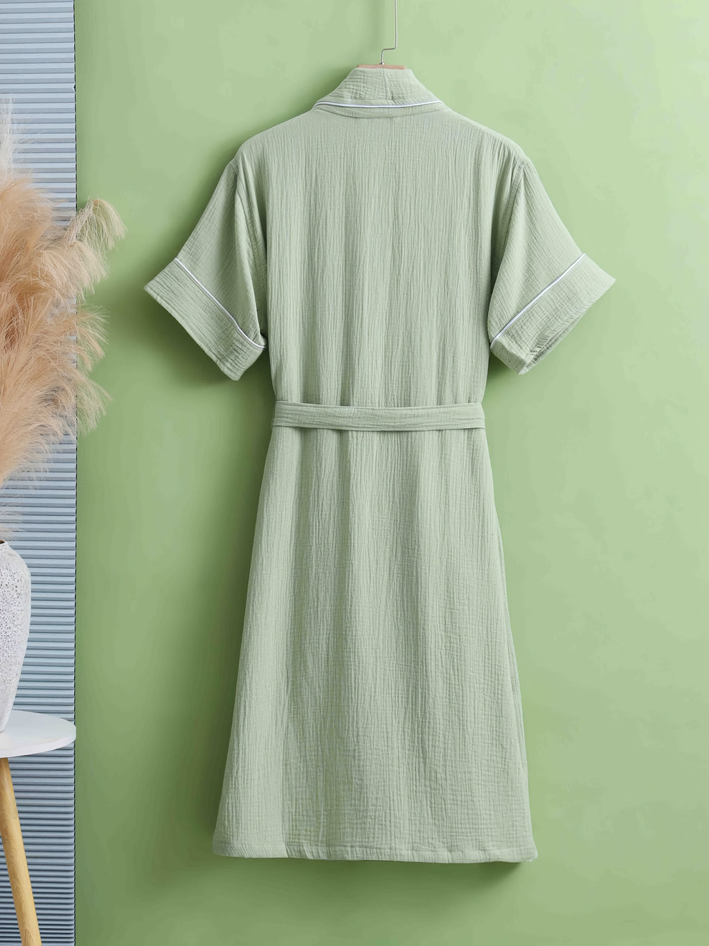 Women's short bathrobe