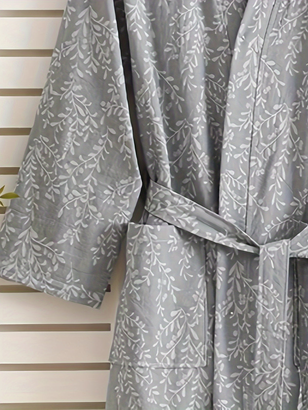 Women's bathrobe