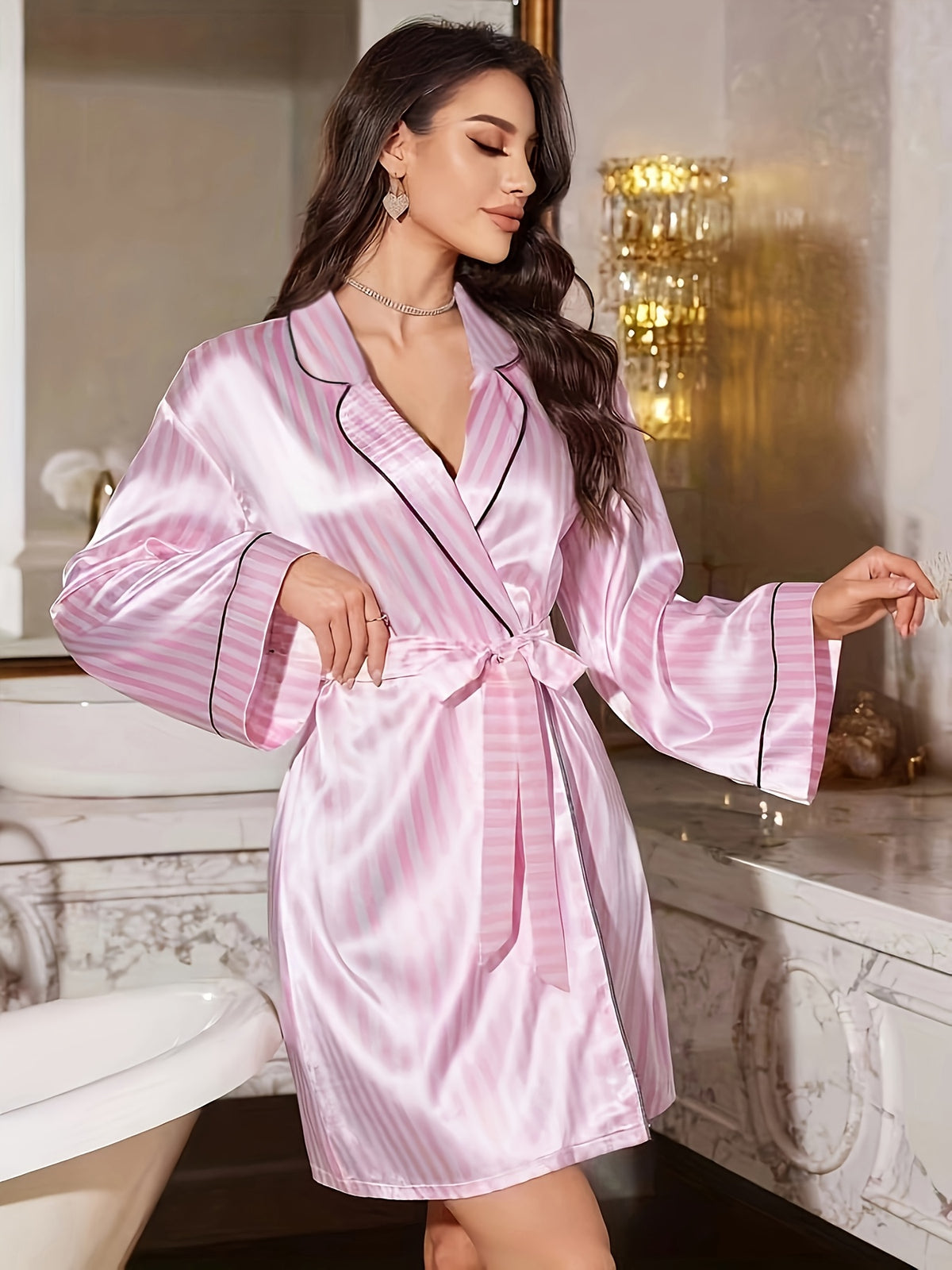 Women's pink striped satin dressing gown Image
