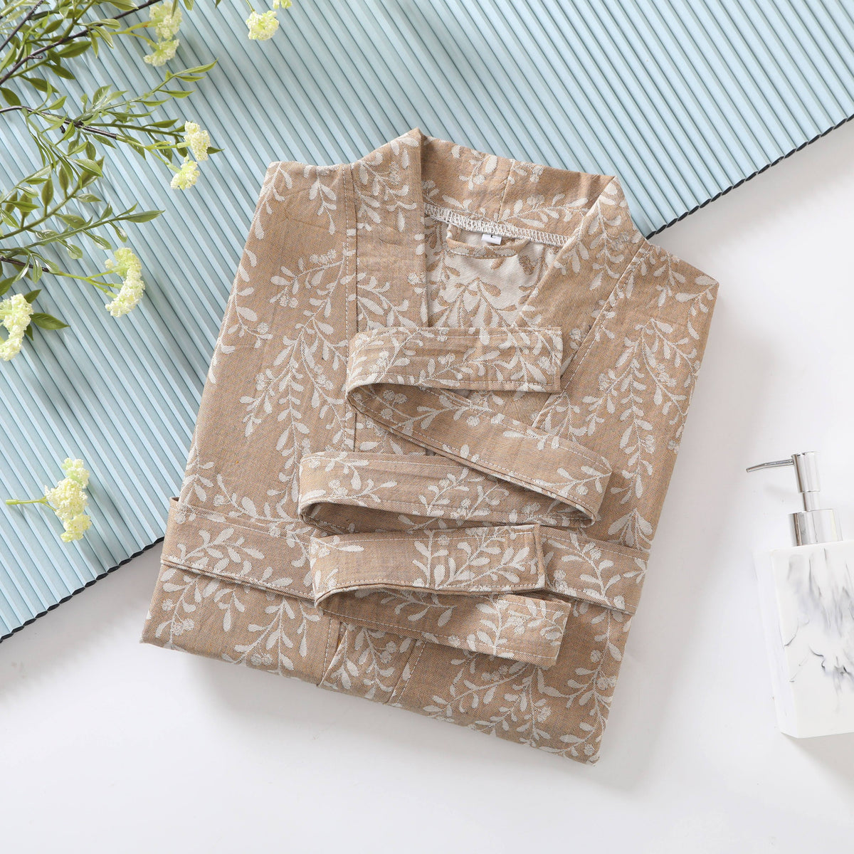 Women's bathrobe