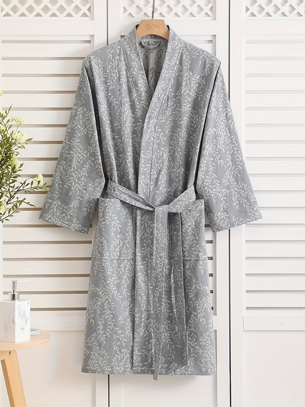 Women's bathrobe
