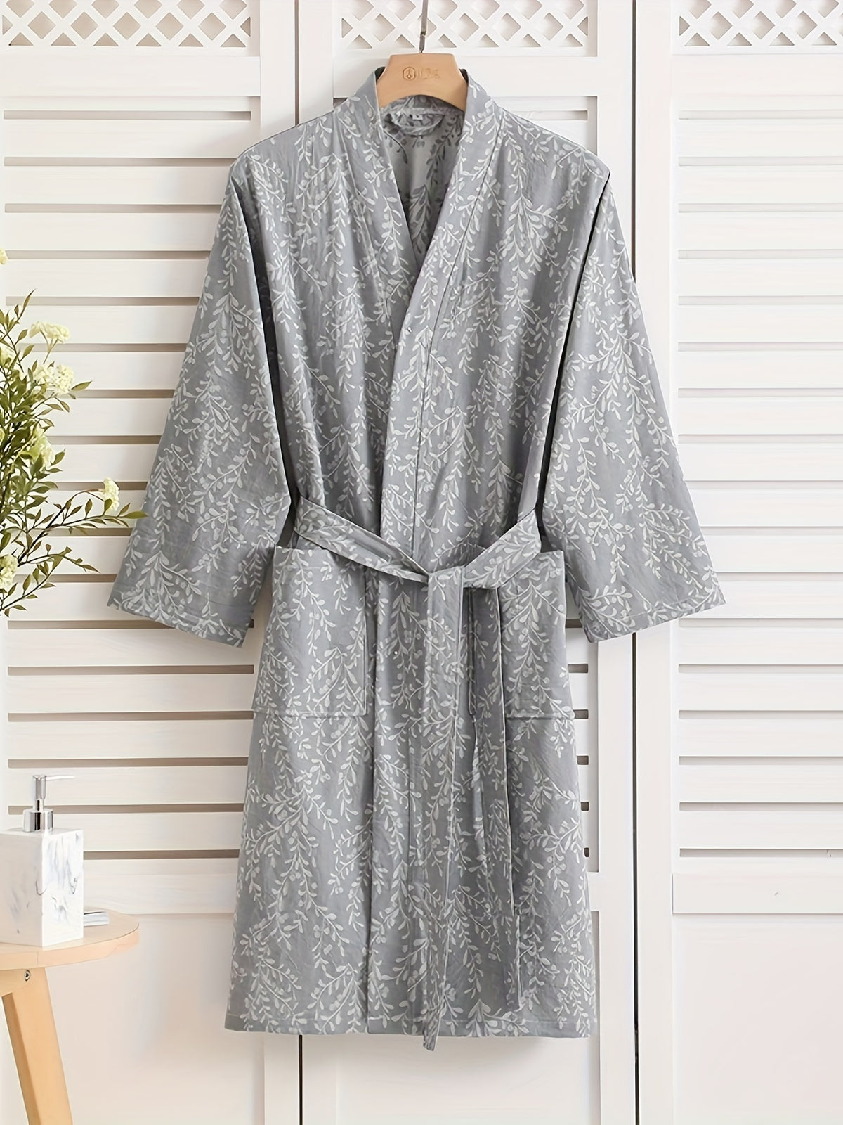 Women's bathrobe