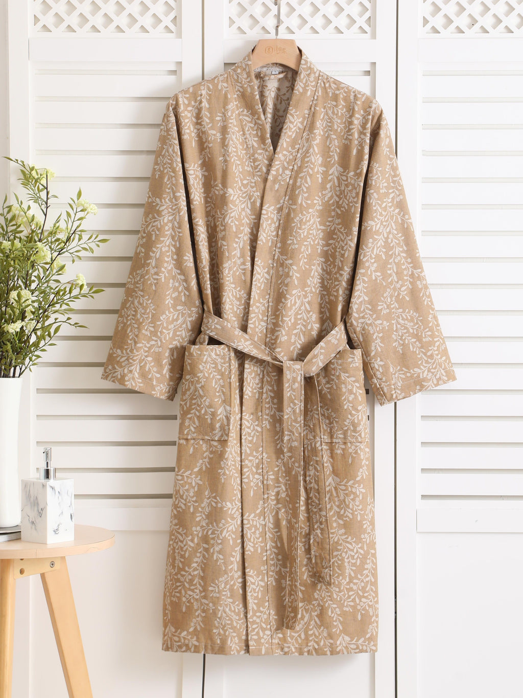 Women's bathrobe