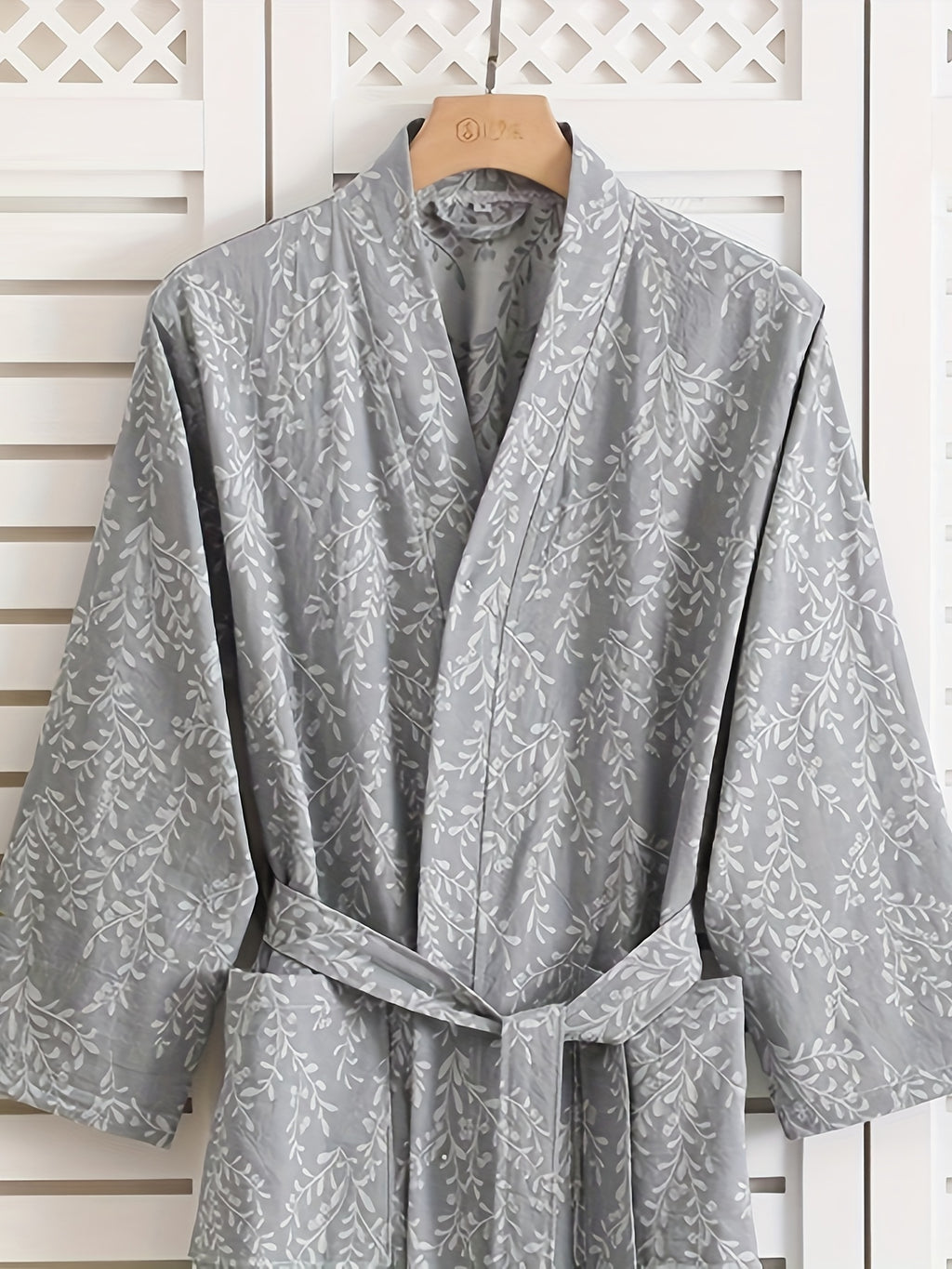 Women's bathrobe