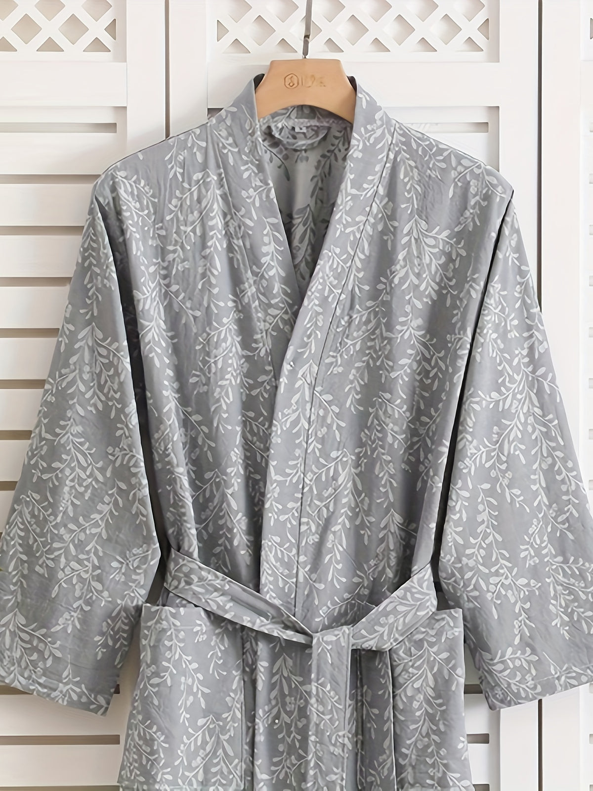 Women's bathrobe