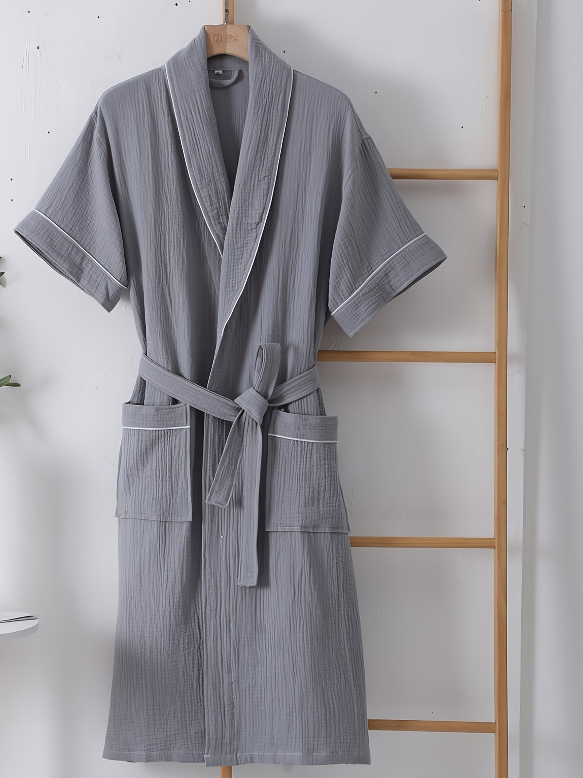 Women's short bathrobe