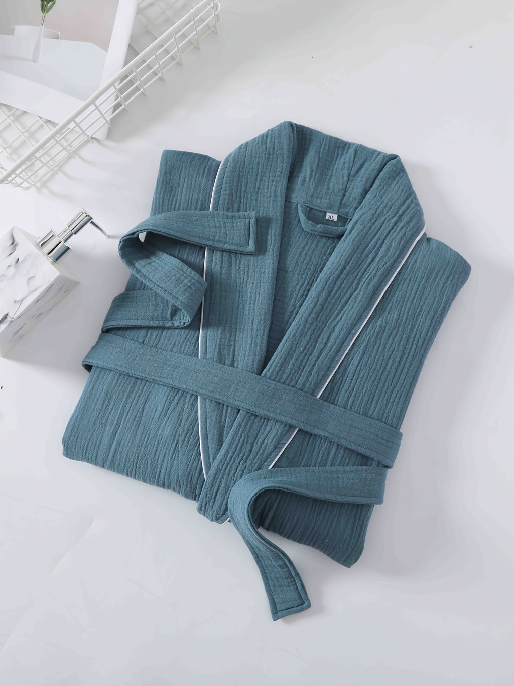 Women's short bathrobe
