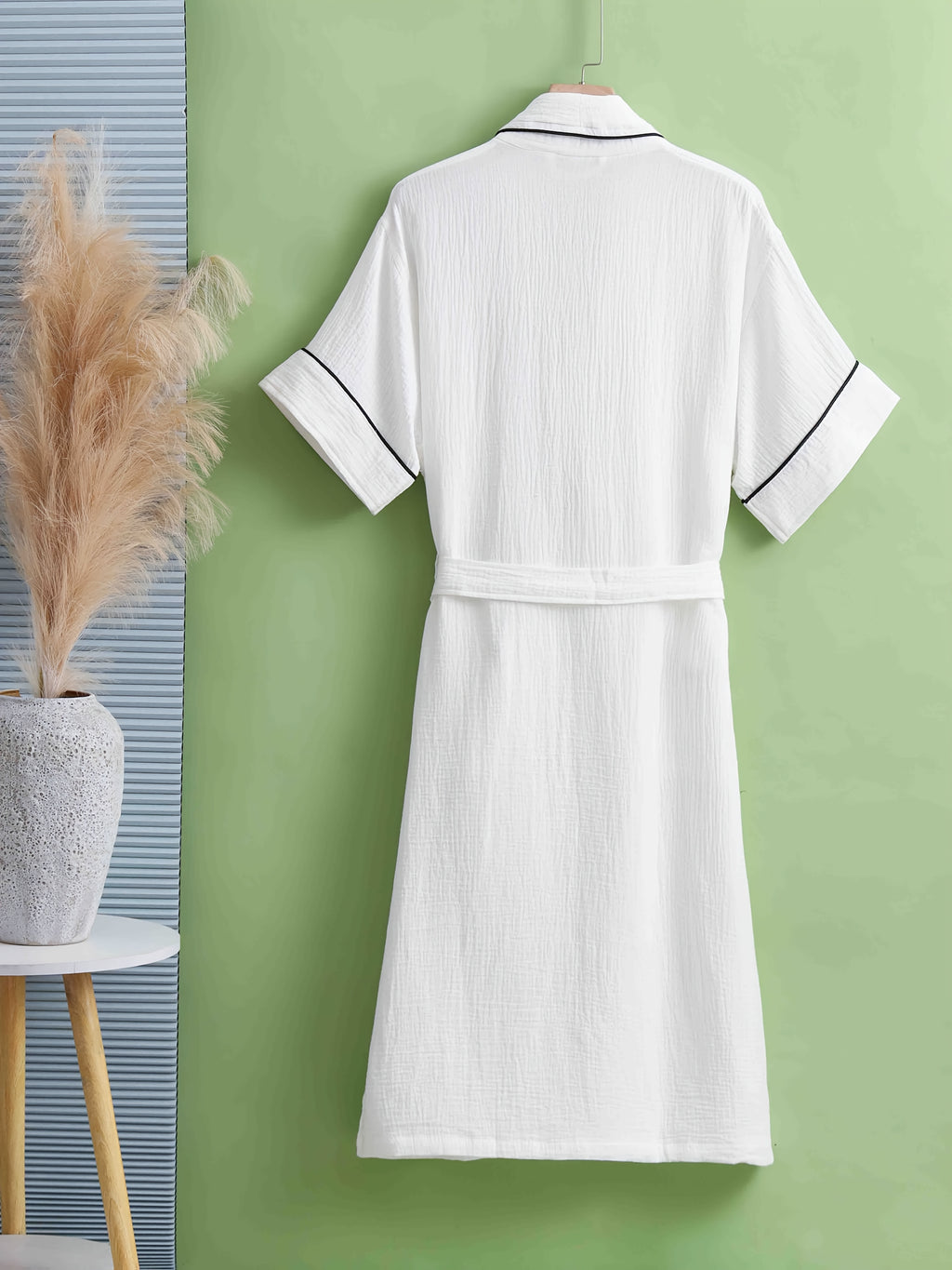 Women's short bathrobe