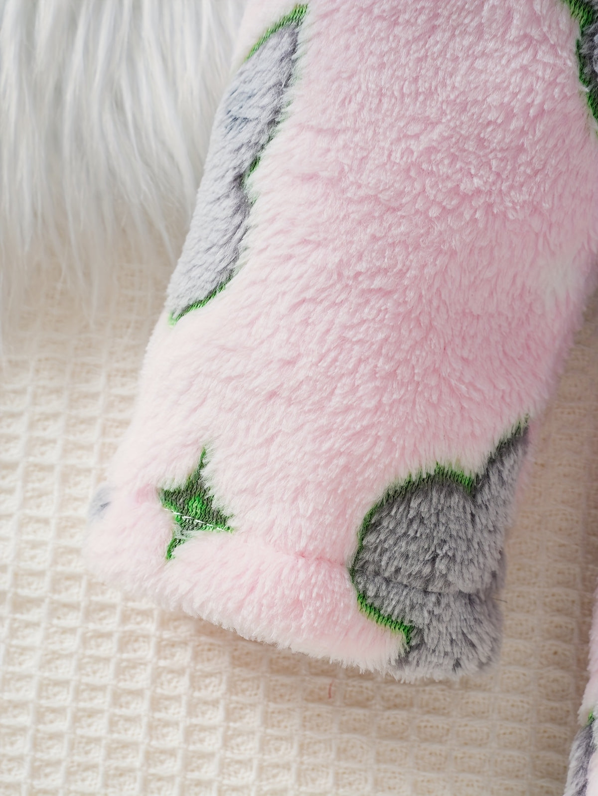 Girls' pink flannel bathrobe