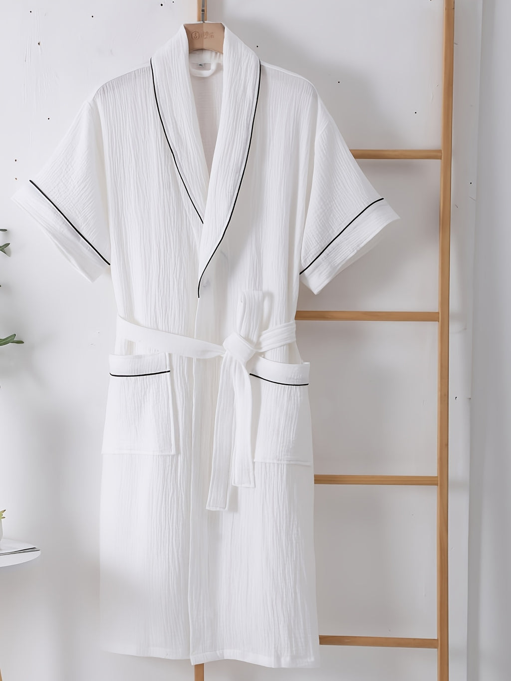 Women's short bathrobe