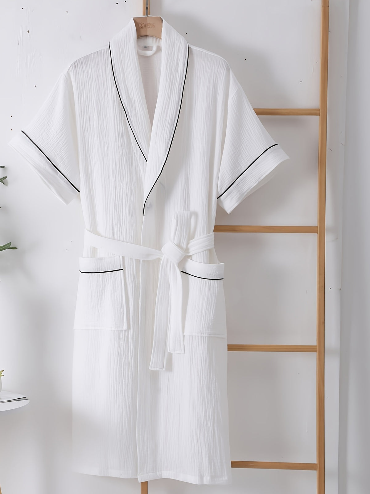 Women's short bathrobe
