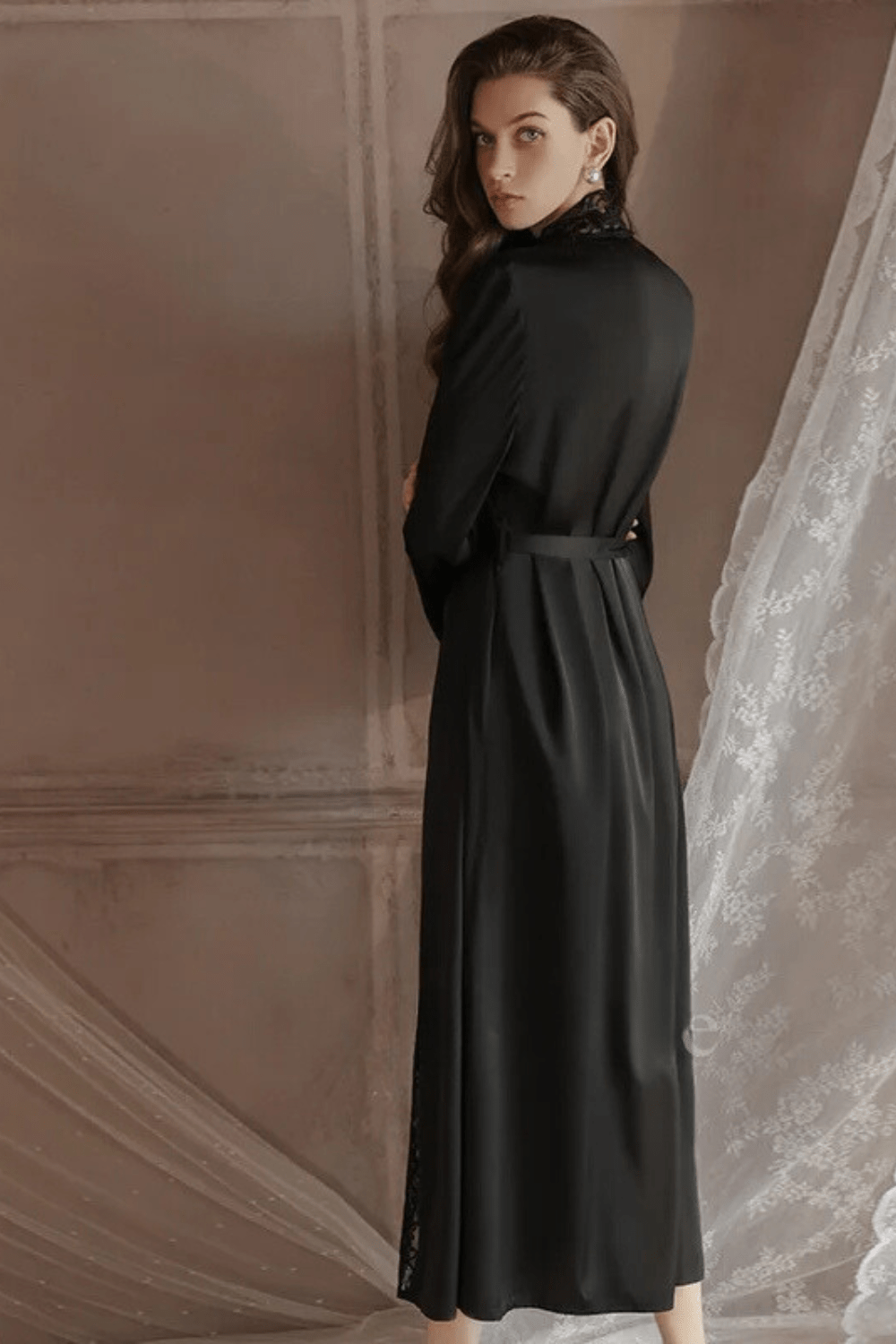 Women's long satin dressing gown — Black